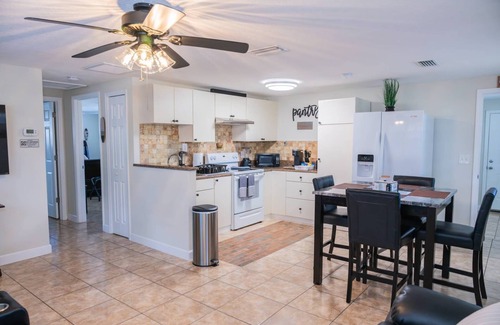 Bearss Plaza House | 2 Bedroom Home close to all Tampa's Attractions and Downtown!