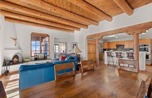 Quail Run House | 2-Bedroom Home | Golf Course | Pool | Billiards and more!