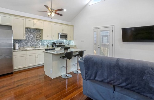 Irish Channel House | 2-Bedroom Home in Prime New Orleans Location