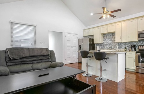 Irish Channel House | 2-Bedroom Home in Prime New Orleans Location