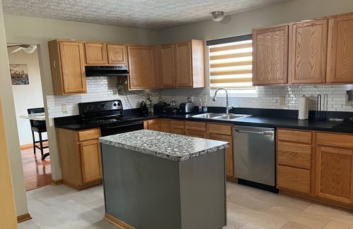 Northeast Columbus House | 2 Bedroom Home Near Easton- Free Utilities!