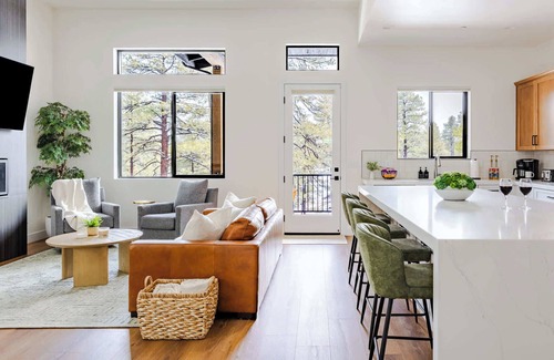 Flagstaff House | 2 Bedroom Home Near NAU and Pine Canyon