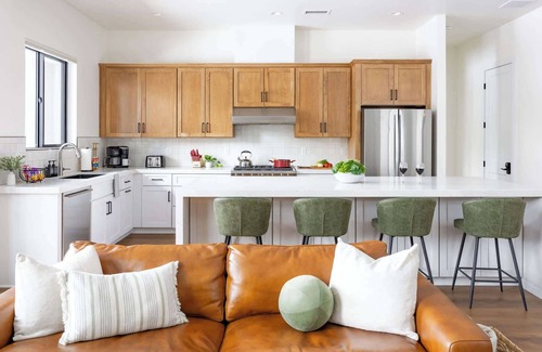 Flagstaff House | 2 Bedroom Home Near NAU and Pine Canyon