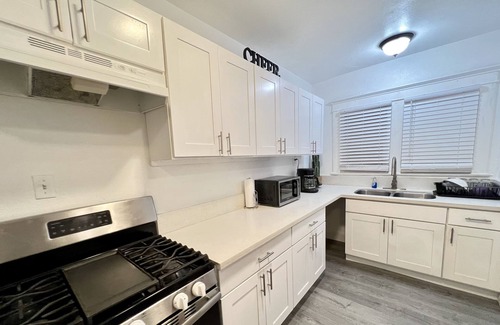 Vernon House | 2 Bedroom Home W/ Washer & Dryer ✨