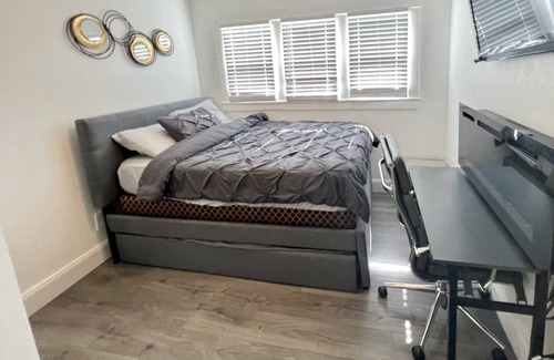 Vernon House | 2 Bedroom Home W/ Washer & Dryer ✨
