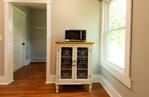 Ellsworth House | 2-Bedroom home with New England Charm on the way to Acadia