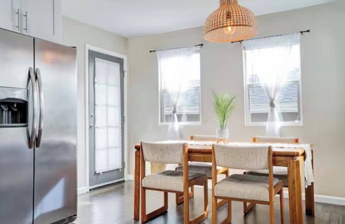 City Heights House | 2-bedroom house in Beautiful San Diego with WiFi, AC