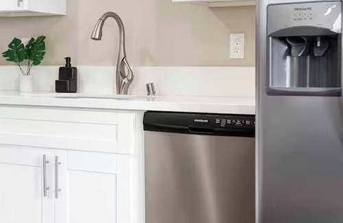City Heights House | 2-bedroom house in Beautiful San Diego with WiFi, AC