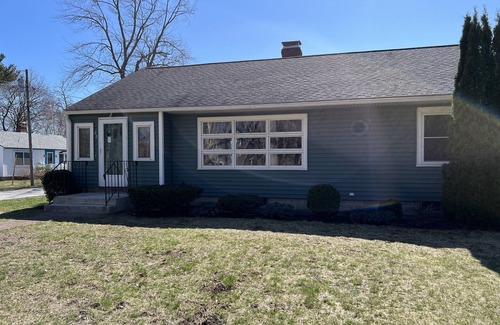 Rye House | 2 Bedroom House in Clear View of Jenness Beach.