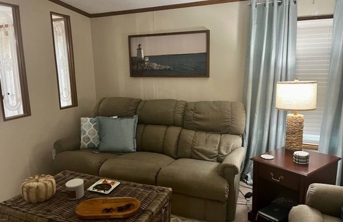 Grand Rivers House | 2-bedroom house in Grand Rivers with 2 Boat Ramps and Patti's Nearby - KY Lake