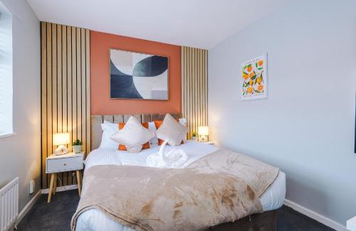 Broadheath House | 2 Bedroom House Near Manchester Airport with Free Parking, Ideal for Travellers and Contractors - Hosted by Eason Stays