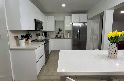 Edgewood House | 2 BEDROOM HOUSE 2 bathroom . Fort Lauderdale house next to airport cruise port.
