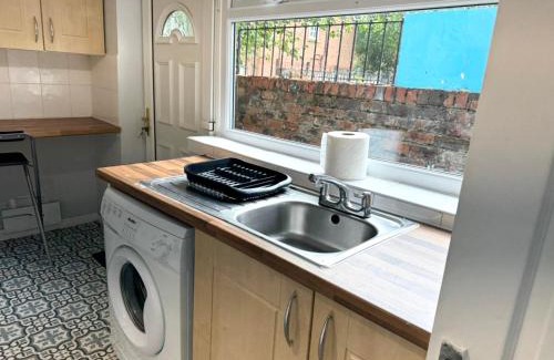 Belle Vue House | 2 Bedroom House with Free Parking