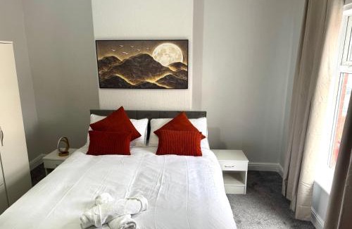 Belle Vue House | 2 Bedroom House with Free Parking