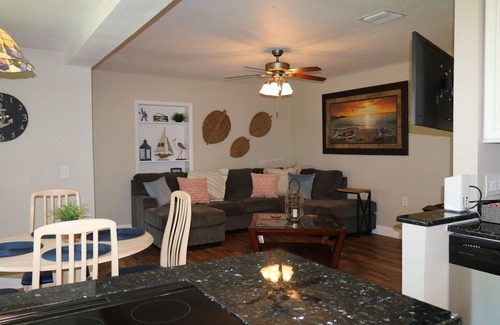 Tavares House | 2 Bedroom house with lake access to Lake Harris. 1 minute by boat to Dead River