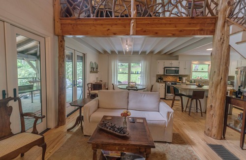 Mirror Lake House | 2-Bedroom House with Spacious Outdoor Living area in Mirror Lake neighborhood