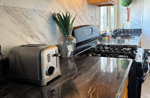 Wakefield House | 2-bedroom house with WiFi, Movie Theater, Home Office No Cleaning fee