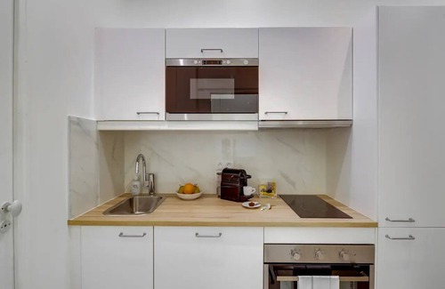 8th Arrondissement Apartment | 2 bedroom in Champs Elysees-Near Shopping Centre