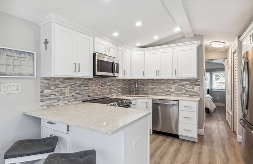 Biggar House | 2-bedroom in South Fort Myers close to the beach in 55+ Resort Community