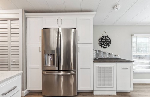 Biggar House | 2-bedroom in South Fort Myers close to the beach in 55+ Resort Community