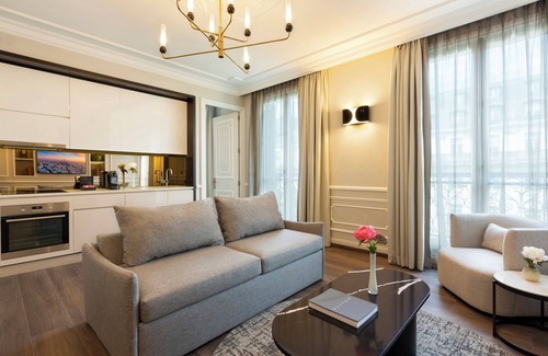 Chaillot Apartment | 2 Bedroom In the Heart Of Tour Eiffel With Aircon