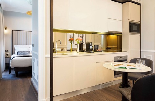 Chaillot Apartment | 2 Bedroom In the Heart Of Tour Eiffel With Aircon