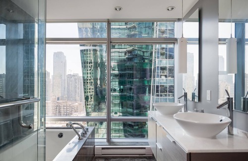 Coal Harbour Apartment | 2 bedroom in the Shangri-la hotel