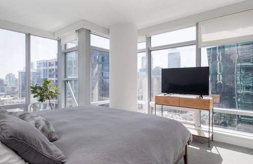Coal Harbour Apartment | 2 bedroom in the Shangri-la hotel