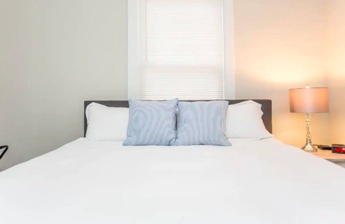 Libertyville House | 2 Bedroom ★ King Beds ★ Near Libertyville