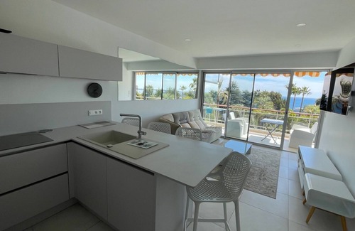 Vallauris Apartment | 2-BEDROOM LUXURY APARTMENT, PANORAMIC SEA VIEW