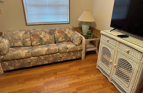 Braden River House | 2-BEDROOM - MOBILE HOME in SARASOTA RESORT with WiFi, 2 pools, fitness center