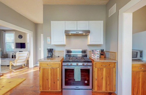 Eureka House | 2 Bedroom Modern Home In Downtown Eureka