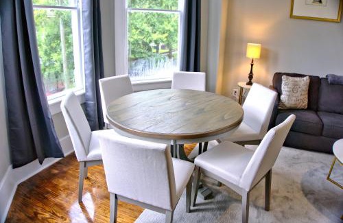 Dixon Park Apartment | 2 Bedroom Newly Renovated Townhome in Historic Savannah