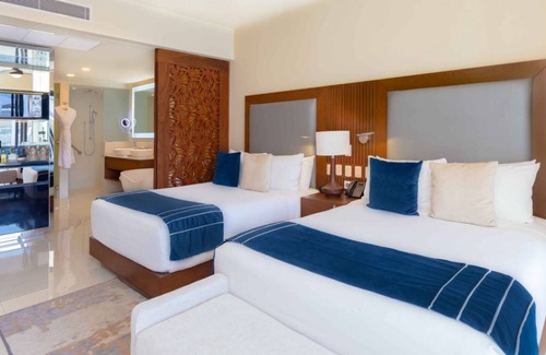 Santa Rosa Resort | 2 Bedroom Ocean View on “The Corridor" at Villa La Valencia close to everything