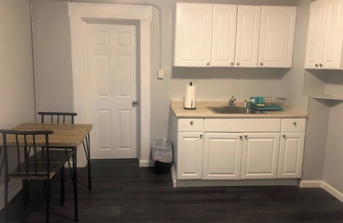 Linden Apartment | 2-bedroom + office, NYC bus nearby, free parking