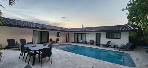 Coral Ridge Isles House | 2-Bedroom Paradise Near Beach - Heated Pool