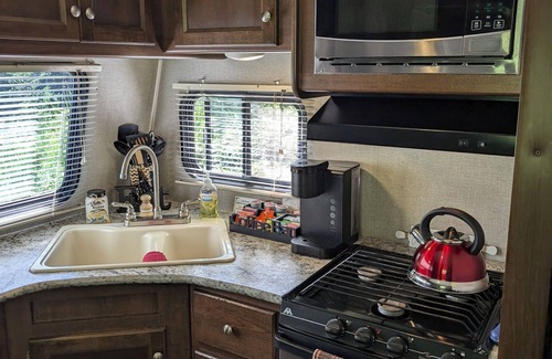 Reedsport House | 2-Bedroom Park Model Trailer 5 Minutes to Oregon Dunes National Recreation Area