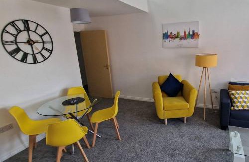 Coventry Apartment | 2 Bedroom Peaceful Penthouse - Private Parking