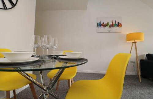 Coventry Apartment | 2 Bedroom Peaceful Penthouse - Private Parking