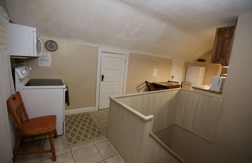 Clifton Apartment | 2 Bedroom Petite Apartment perfect for 5, in a cool Historic Clifton House
