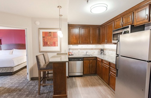 Wilmington Condo | 2 Bedroom | Pool. Free Breakfast. Gym.