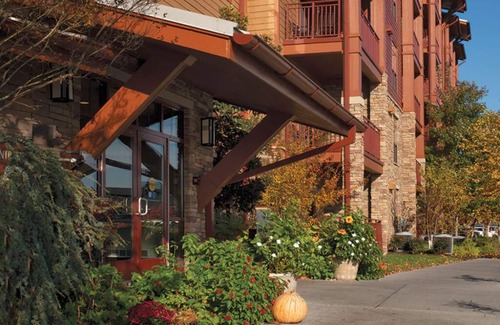 Sevierville Condo | 2 Bedroom Presidential Condo, Golf View, Waterpark Passes, Great Smokies Lodge!