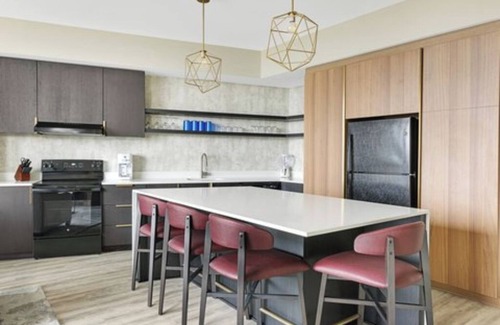 Downtown Atlanta Condo | 2 Bedroom Presidential Condo at Centennial Park, Margaritaville, Atlanta Resort!