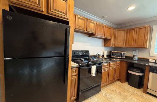 Highlands - Perkins Apartment | 2 bedroom private apt & laundry