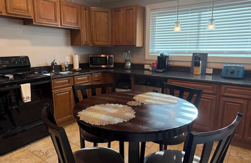 Highlands - Perkins Apartment | 2 bedroom private apt & laundry