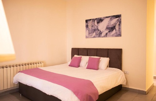 Amman Apartment | 2 Bedroom + Private Entrance & Parking With Yard