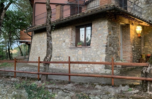 Ficulle House | 2 Bedroom Private vacation home in Ficulle