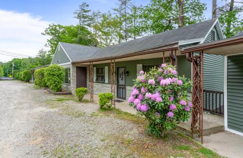 Holderness House | 2 Bedroom Rental on Squam Lake (Unit 4)
