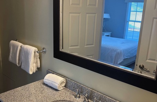Lackey Resort | 2-bedroom resort in amazing Williamsburg with fitness room, WiFi, AC, outlets