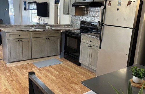 Broadalbin House | 2-Bedroom Retreat Near the Sacandaga Lake -WiFi and Lake Rights